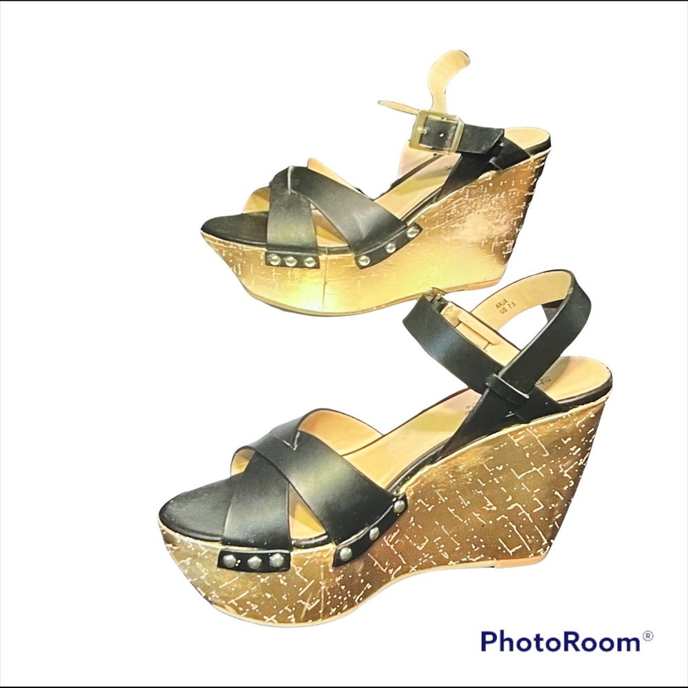 Shoedazzle Blk Strap Sandals w/gold cork sole 7.5